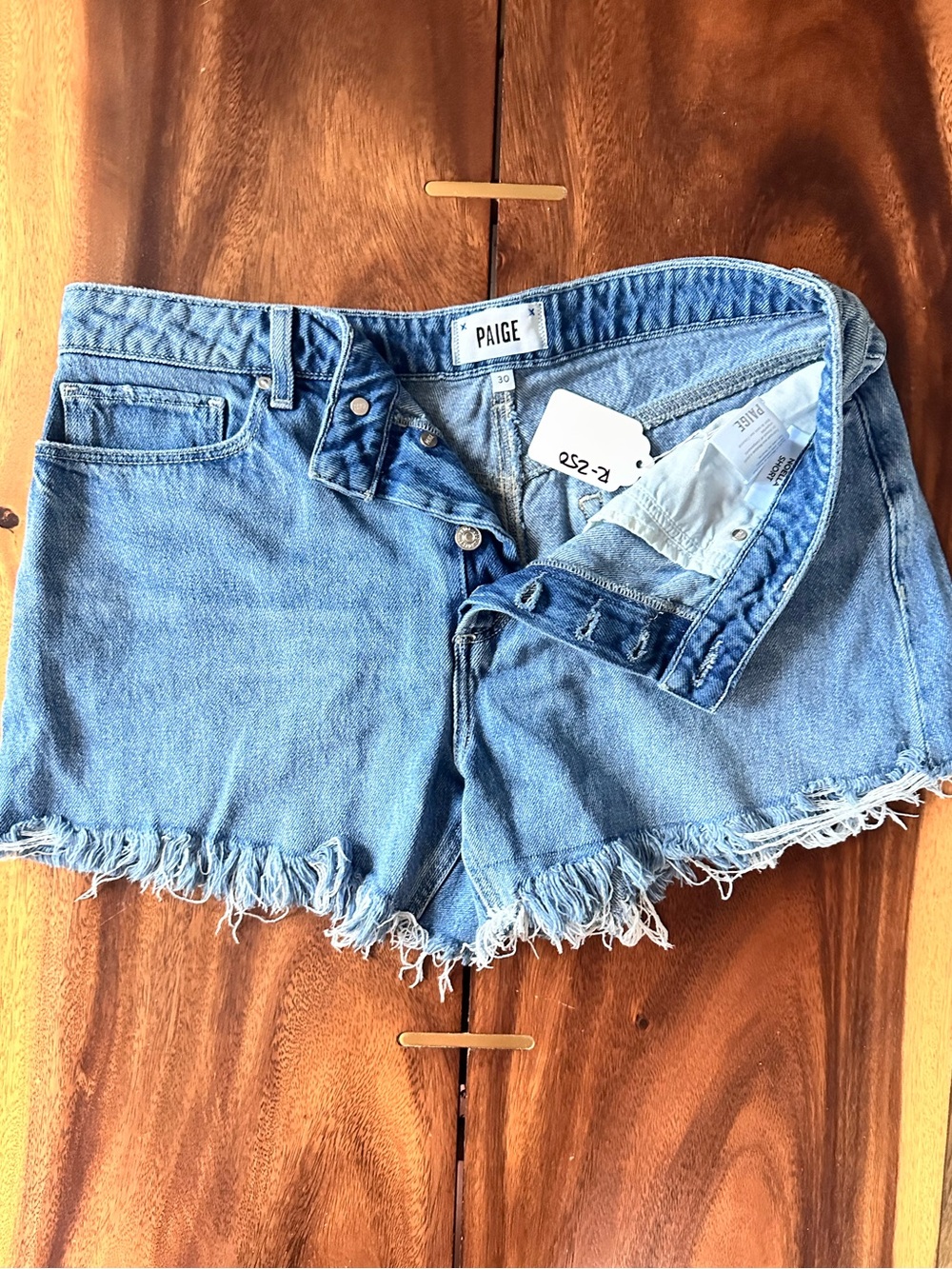 PAIGE Noella Denim Shorts Light Wash Raw Frayed Hem Premium Button Fly 30